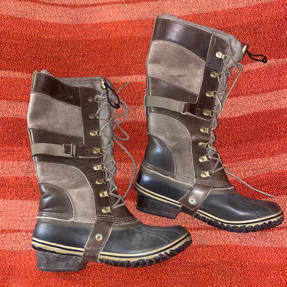 SOREL BOOTS SIZE 9 LACE UP WINTER RAIN
